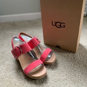 UGG strawberry navee sandal sz 8.5 NWT